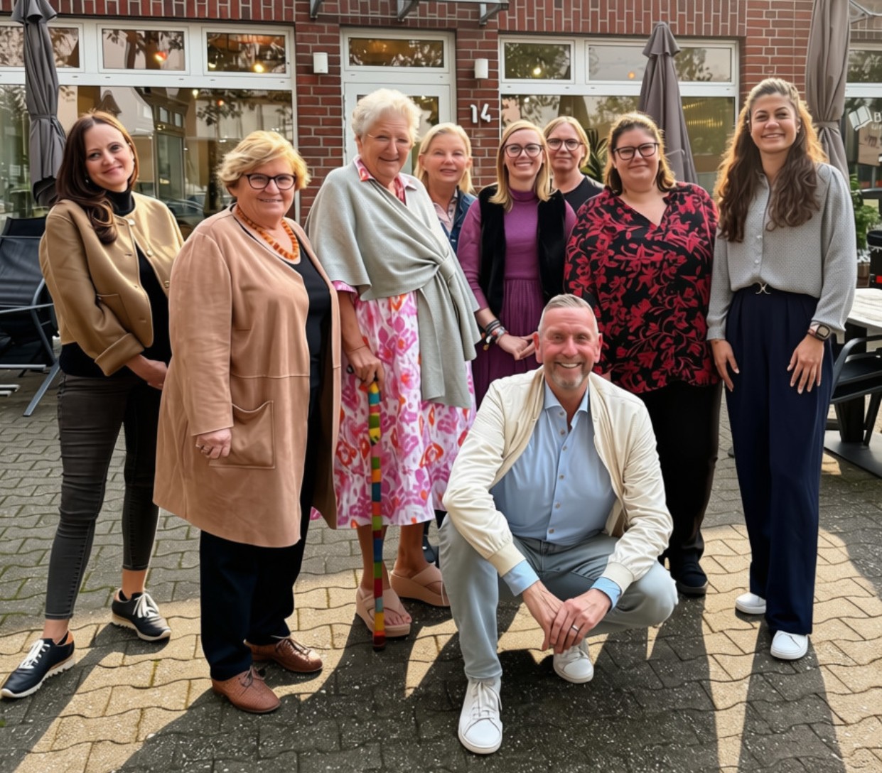 Der Vorstand der Frauen Union Willich mit der neuen Vorsitzenden Jamie Lee Poos (rechts). Gl�ckw�nsche kamen vom Willicher CDU-Chef und Landtagsabgeordneten Guido G�rtz.