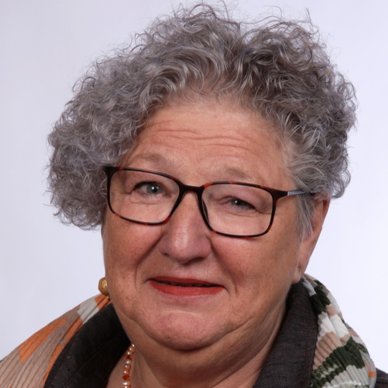  Marion Teuber-Helten